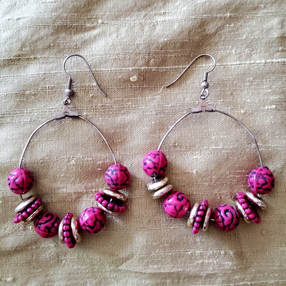 90's dangle hoop magenta beaded earrings